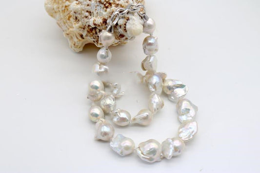 Nude Necklace Baroque Pearl Necklace Glare