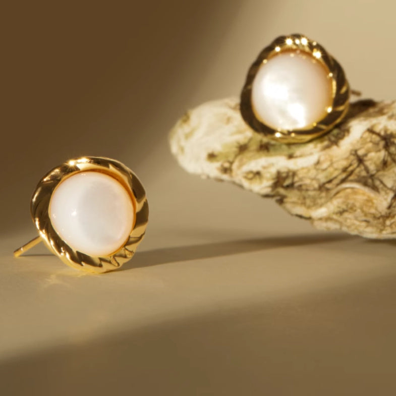 White Moonlight Mother-of-Pearl Niche Design Advanced Versatile Silver Earrings