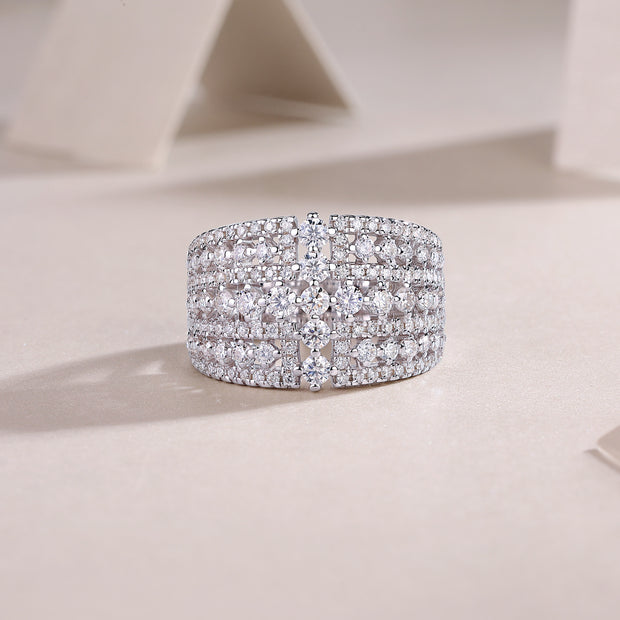 Many Diamonds Are Arranged Luxuriously Fashionable Moissanite Silver Rings